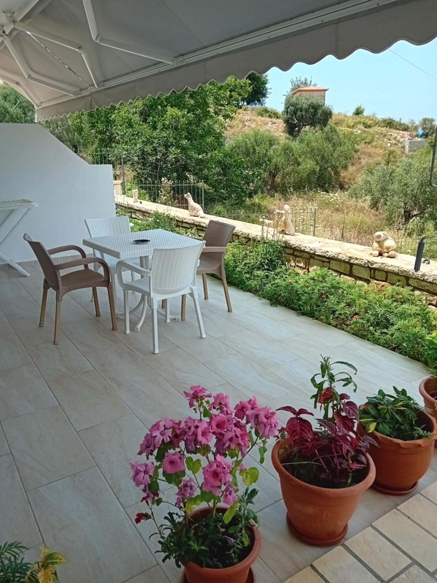 Artur Apartments Химар Стая снимка