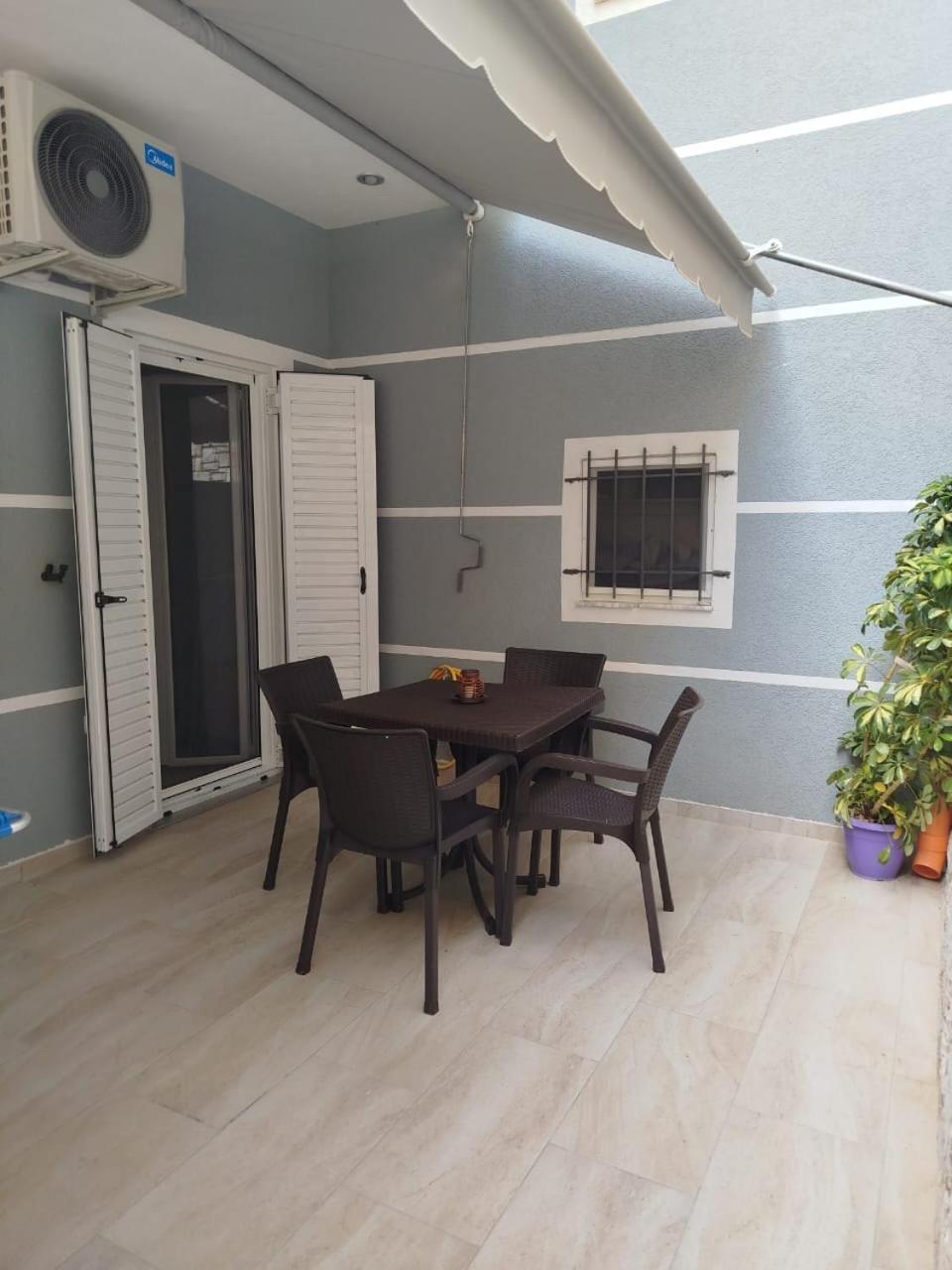 Artur Apartments Химар Екстериор снимка